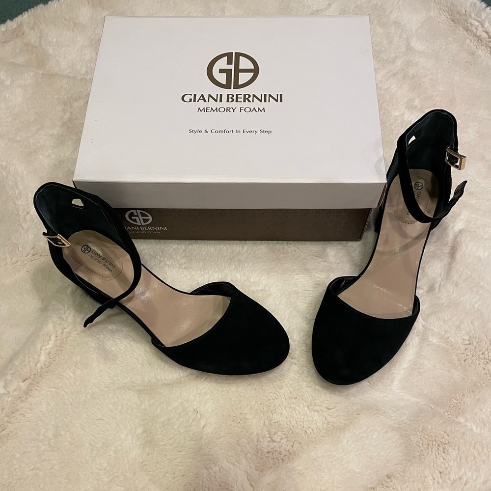 Giani Bernini Black Kitten Heels Closed-Toe | Size 7